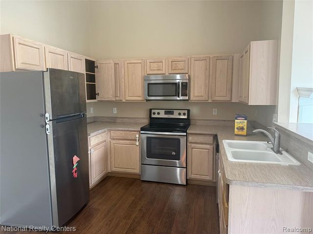 14586 Vauxhall Drive, Sterling Heights, MI 48313
