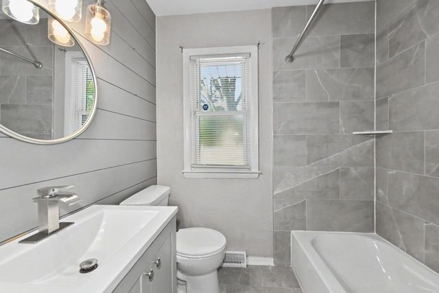 6715 N 78th STREET, Milwaukee, WI 53223