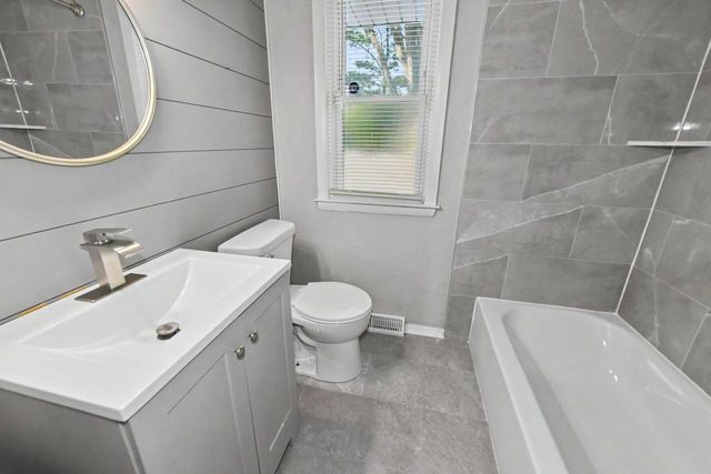 6715 N 78th STREET, Milwaukee, WI 53223