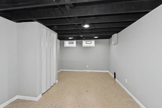 6715 N 78th STREET, Milwaukee, WI 53223