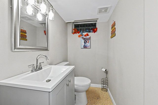 6715 N 78th STREET, Milwaukee, WI 53223