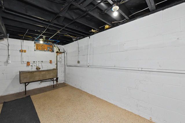 6715 N 78th STREET, Milwaukee, WI 53223