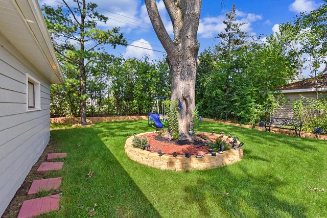6715 N 78th STREET, Milwaukee, WI 53223