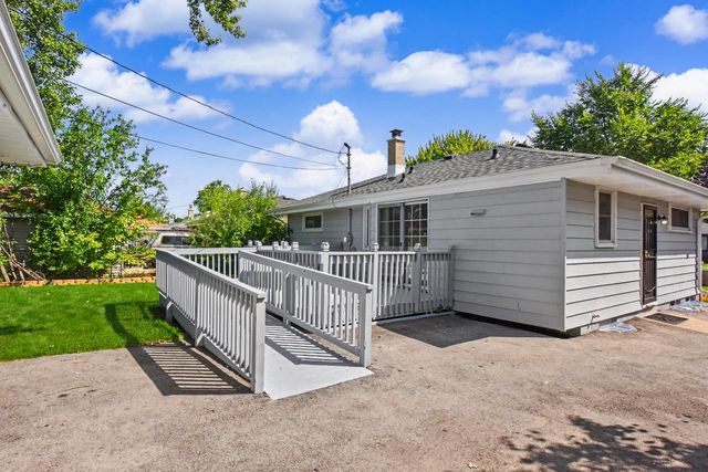 6715 N 78th STREET, Milwaukee, WI 53223