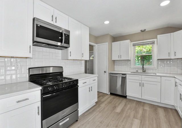 6715 N 78th STREET, Milwaukee, WI 53223