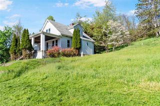 384 F St, Shaler, PA 15209