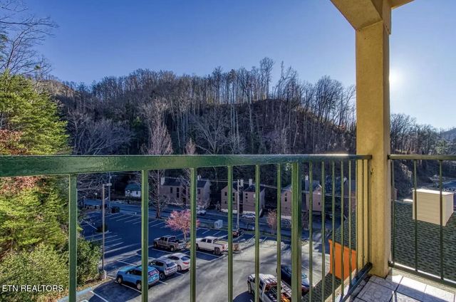 413 Baskins Creek Rd 501, Gatlinburg, TN 37738