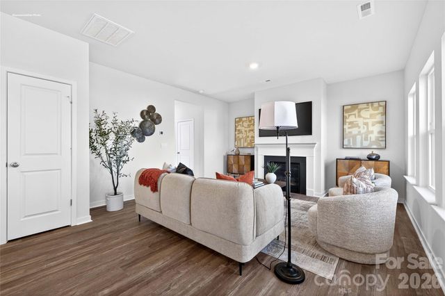 1445 7th Street Drive NE, Hickory, NC 28601