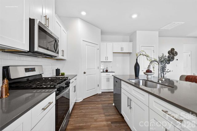 1445 7th Street Drive NE, Hickory, NC 28601