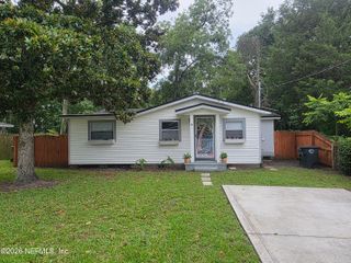 70 ROBERT Street, Atlantic Beach, FL 32233