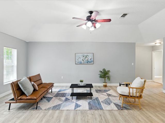 5720 Frisco Avenue, Forest Hill, TX 76119