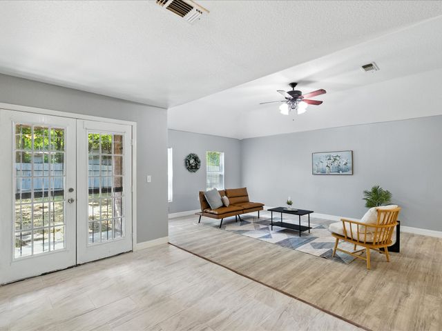 5720 Frisco Avenue, Forest Hill, TX 76119