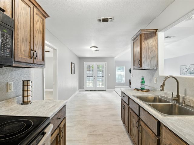 5720 Frisco Avenue, Forest Hill, TX 76119