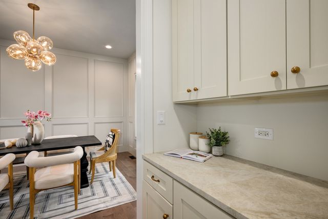 809 Lenox Road, Glenview, IL 60025