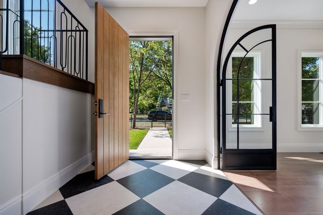 809 Lenox Road, Glenview, IL 60025