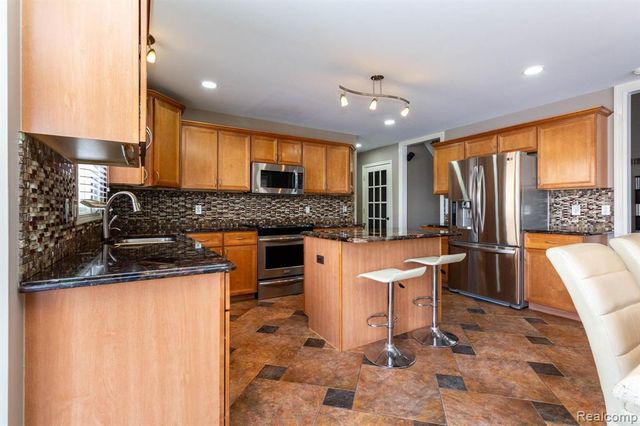 49683 Yale Drive, Macomb, MI 48044