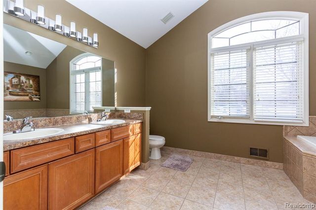 49683 Yale Drive, Macomb, MI 48044