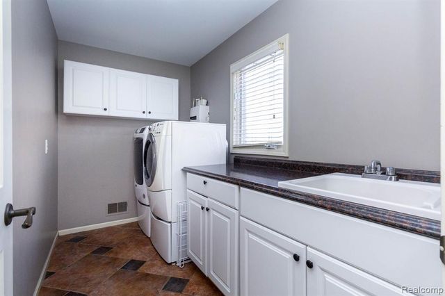 49683 Yale Drive, Macomb, MI 48044