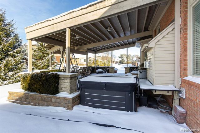 49683 Yale Drive, Macomb, MI 48044