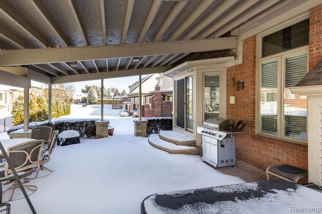 49683 Yale Drive, Macomb, MI 48044