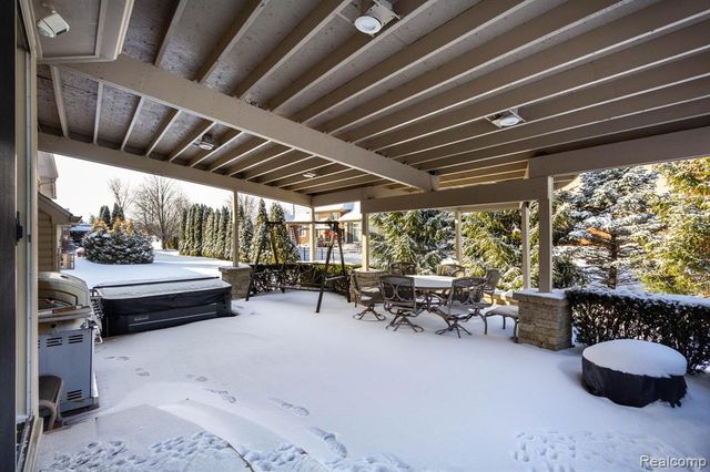 49683 Yale Drive, Macomb, MI 48044