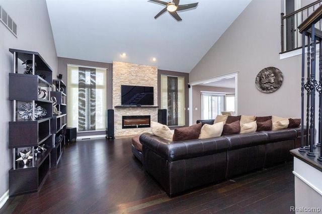 49683 Yale Drive, Macomb, MI 48044