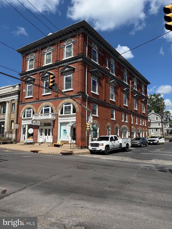 203 N MAIN ST, SELLERSVILLE, PA 18960 — exterior