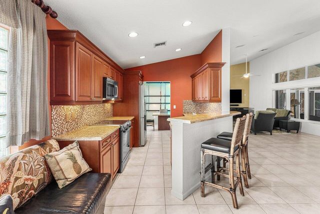 7812 Edinburough Lane, Delray Beach, FL 33446