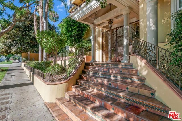 1050 N Edinburgh Avenue 103, West Hollywood, CA 90046