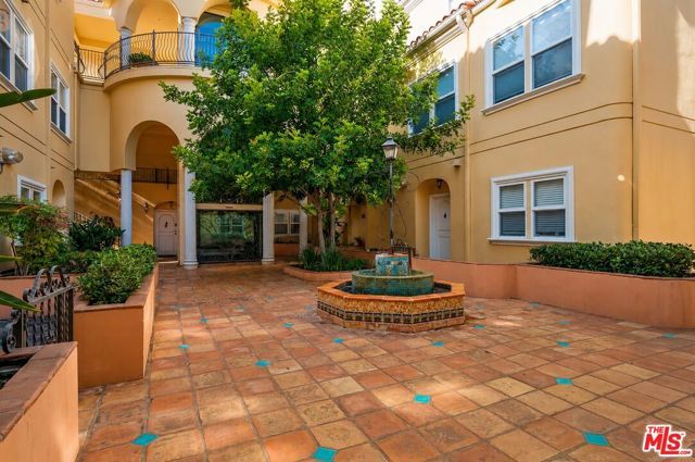 1050 N Edinburgh Avenue 103, West Hollywood, CA 90046