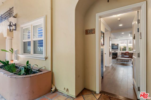1050 N Edinburgh Avenue 103, West Hollywood, CA 90046