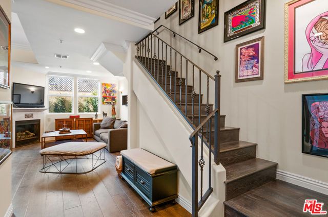 1050 N Edinburgh Avenue 103, West Hollywood, CA 90046