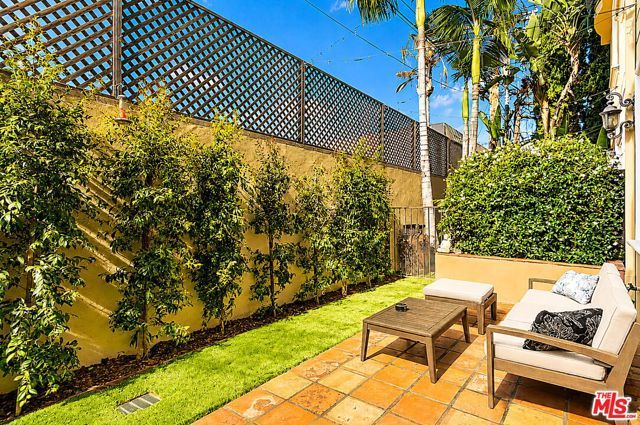 1050 N Edinburgh Avenue 103, West Hollywood, CA 90046