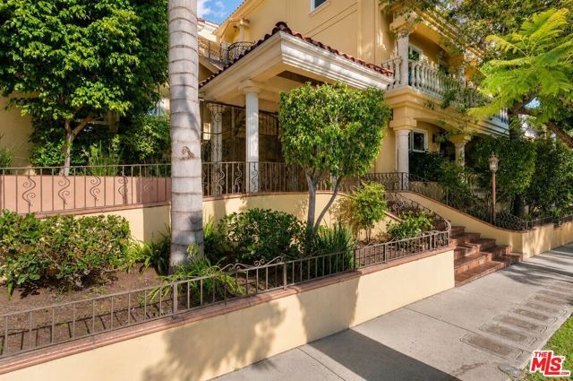 1050 N Edinburgh Avenue 103, West Hollywood, CA 90046