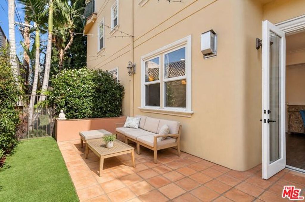 1050 N Edinburgh Avenue 103, West Hollywood, CA 90046