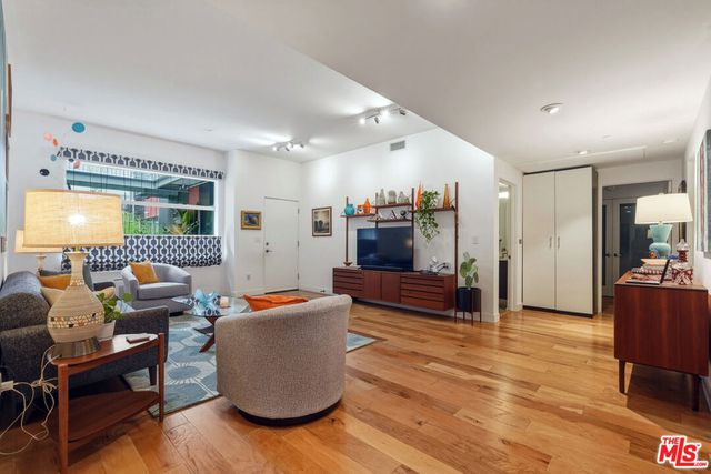 1050 N Gardner Street 3, West Hollywood, CA 90046