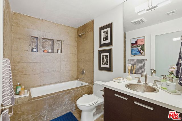1050 N Gardner Street 3, West Hollywood, CA 90046