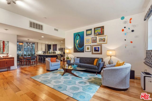 1050 N Gardner Street 3, West Hollywood, CA 90046