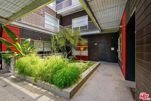 1050 N Gardner Street 3, West Hollywood, CA 90046