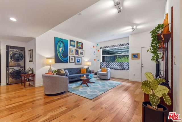 1050 N Gardner Street 3, West Hollywood, CA 90046