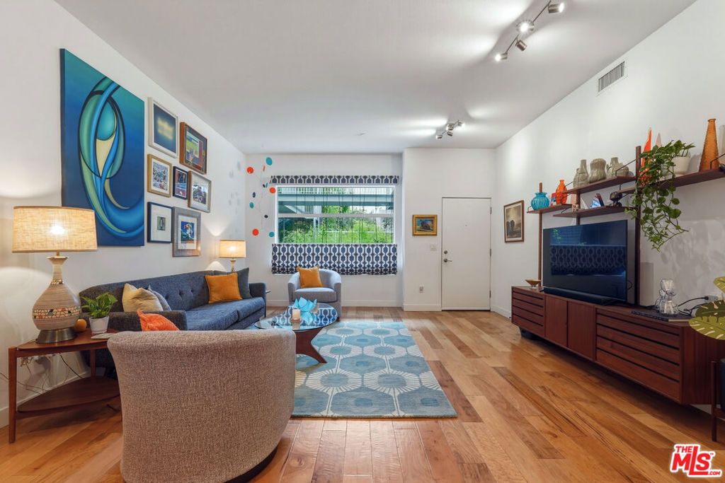 1050 N Gardner Street 3, West Hollywood, CA 90046