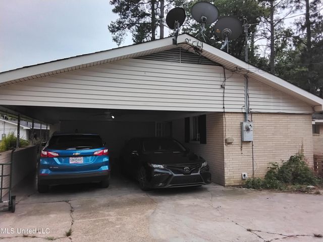 807 Line Drive, Forest, MS 39074