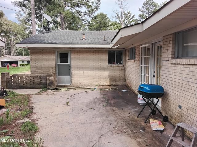 807 Line Drive, Forest, MS 39074