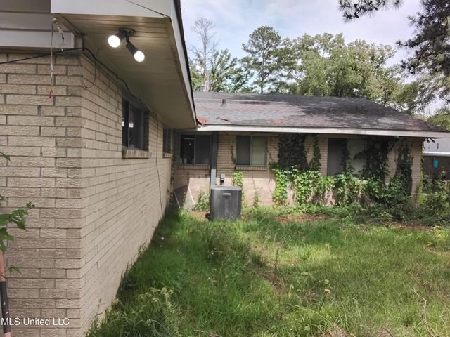 807 Line Drive, Forest, MS 39074