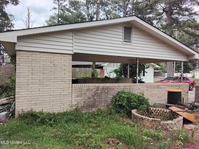 807 Line Drive, Forest, MS 39074