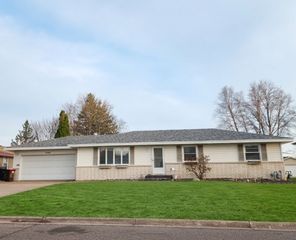 2346 Standridge Avenue, Maplewood, MN 55109