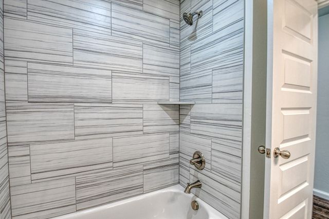 3325 Valley Hollow, Norman, OK 73071