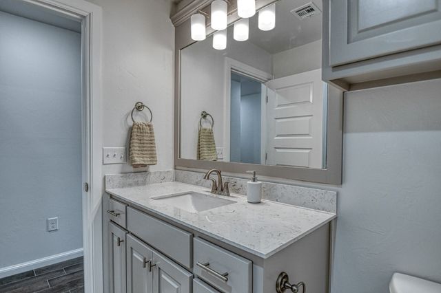3325 Valley Hollow, Norman, OK 73071