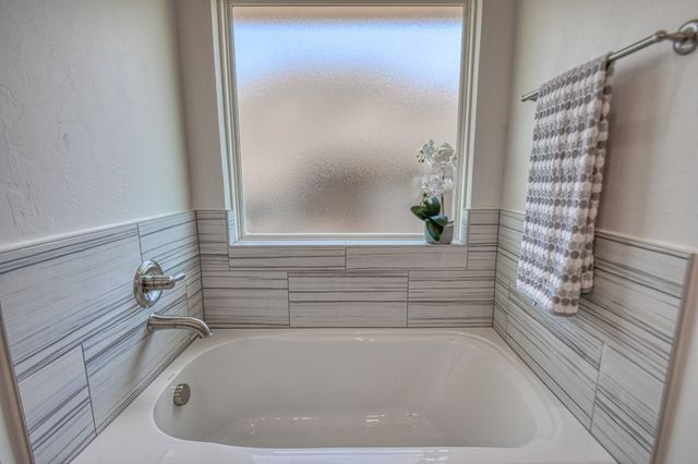 3325 Valley Hollow, Norman, OK 73071