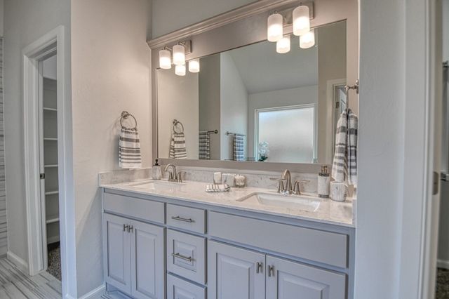 3325 Valley Hollow, Norman, OK 73071